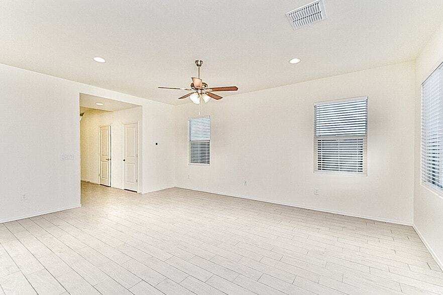 Building Photo - 7751 S Candlepine Dr