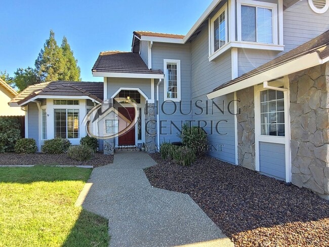 Building Photo - Executive Folsom Rental EXCELLENT Location and a POOL!