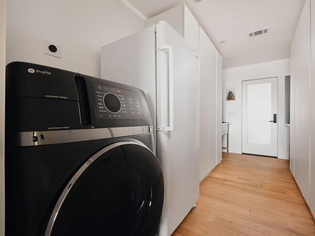 Building Photo - 4908 Balcones Dr