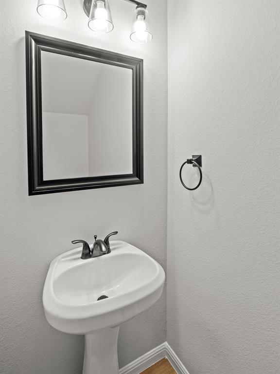 Building Photo - 303 Camellia Dr