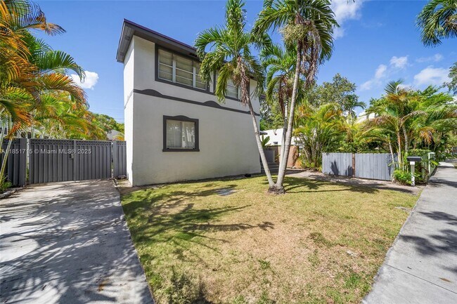 Building Photo - 1520 SW 11th Terrace