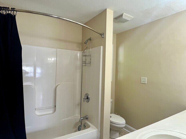 Building Photo - 3 bedroom + loft & 2.5 bedroom  in gated c...