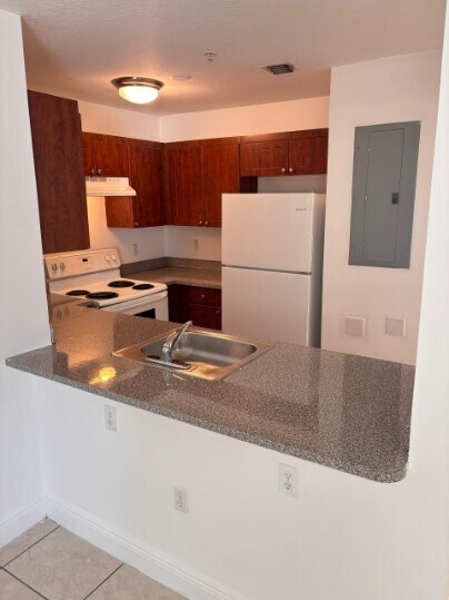 Building Photo - Palm West Apartments