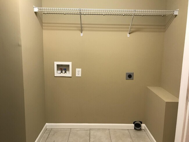 Building Photo - 201 McFadin Station St