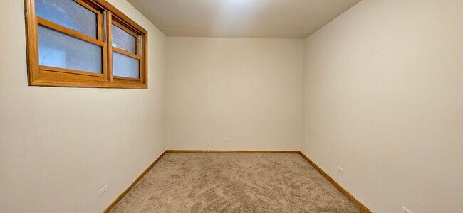 Building Photo - 2958 S Archer Ave