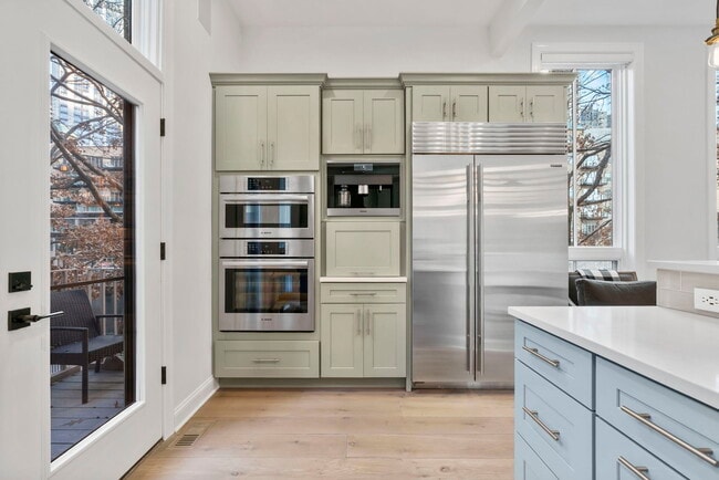 Building Photo - 424 E North Water St