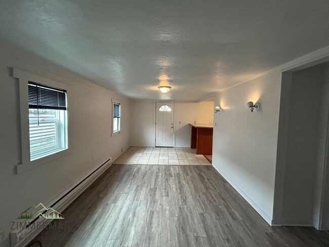 Building Photo - Newberry