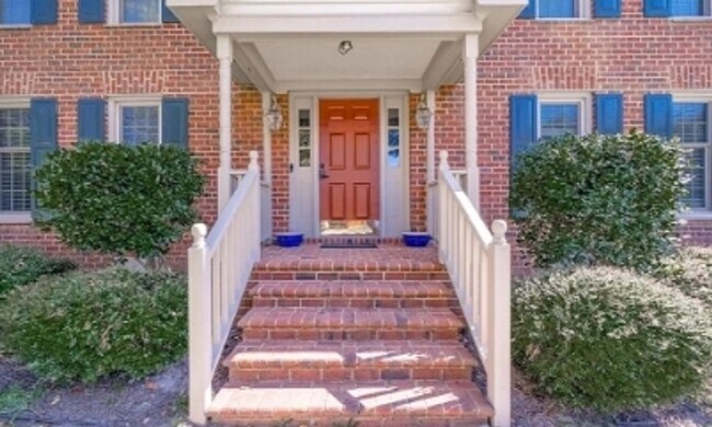 Building Photo - Gorgeous house for rent in Chesapeake.