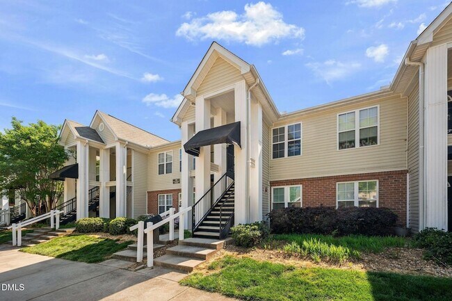 Building Photo - 2400 Huntscroft Ln