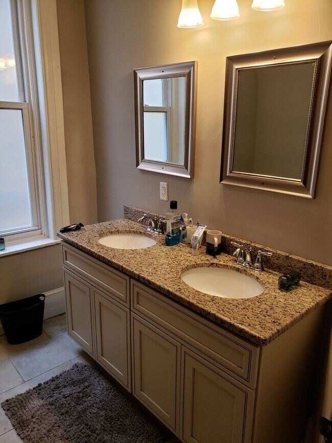 Building Photo - Newly Renovated Temple Student Housing