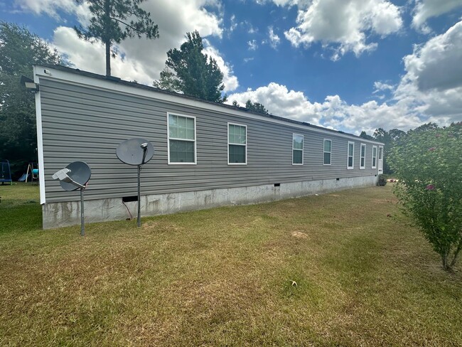 Building Photo - 3 Bed 2 Bath MH