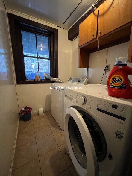 Building Photo - 19 Netherlands Rd