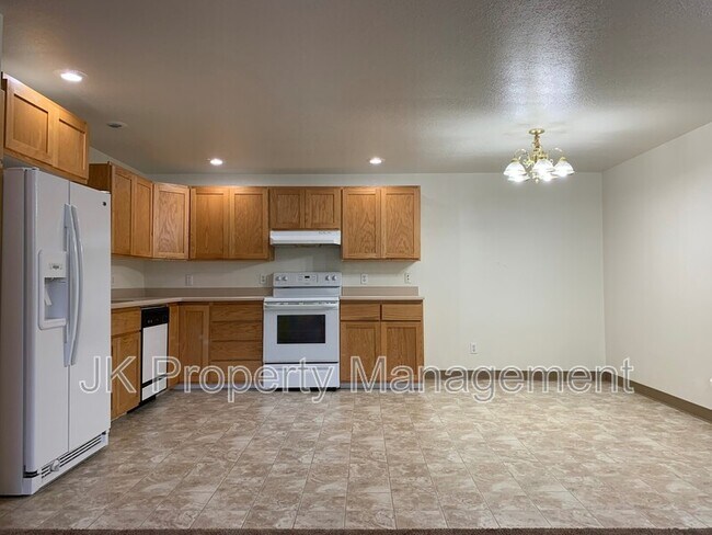Building Photo - 1612 Sand Ct