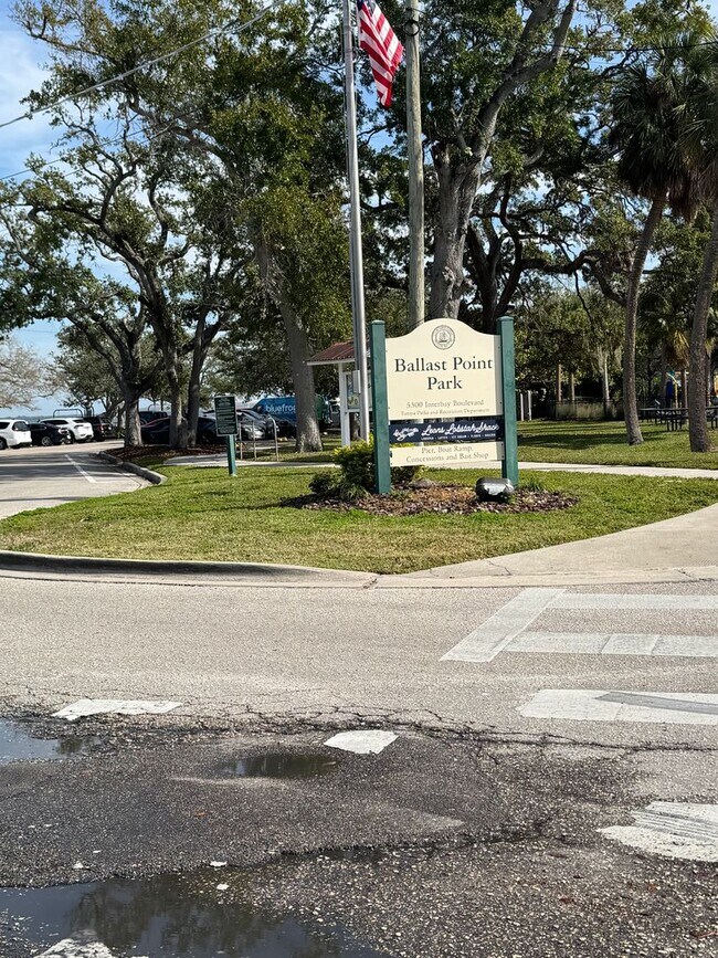 Building Photo - Bayshore Condo