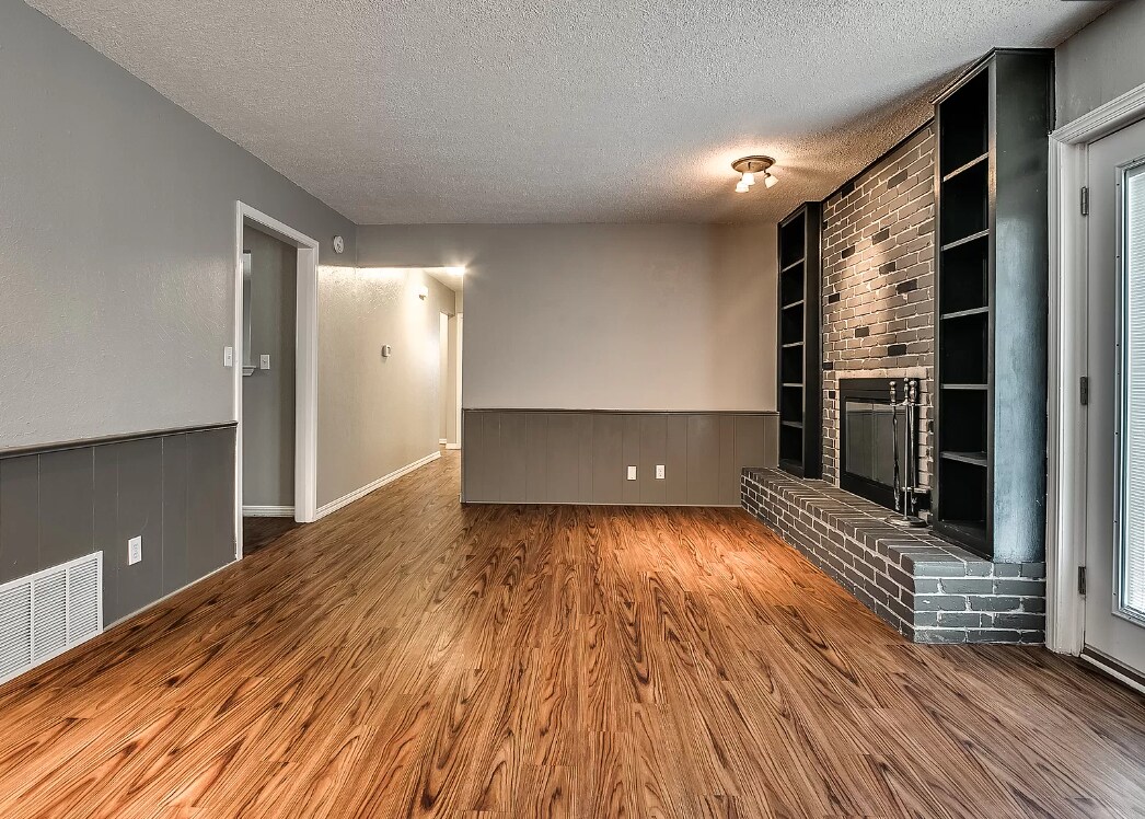 Building Photo - 332 Collier Dr