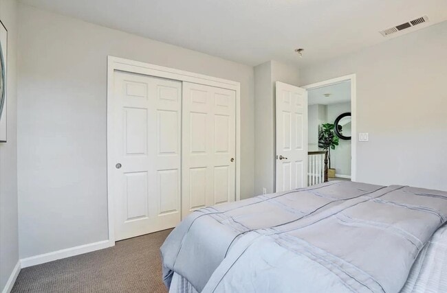 Building Photo - 539 Zenith Ridge Dr