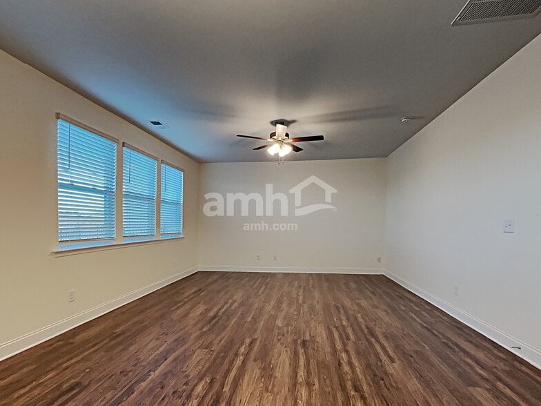 Building Photo - 144 Twin River Dr