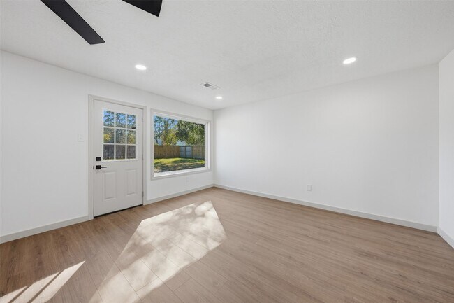 Building Photo - 5002 Cedar Creek Dr