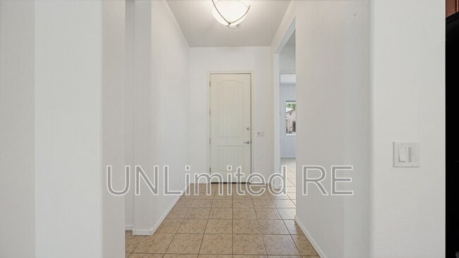 Building Photo - 937 N Gomez St