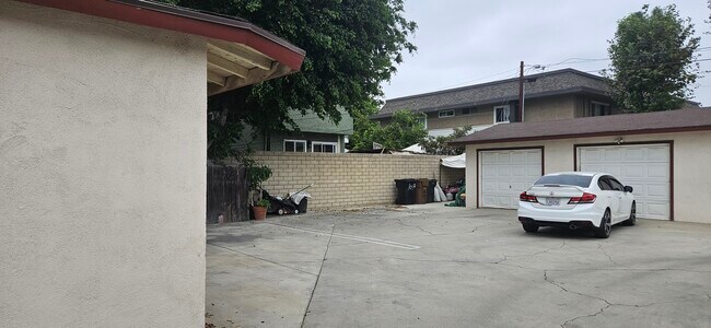 Building Photo - 1010 Wallgreen St