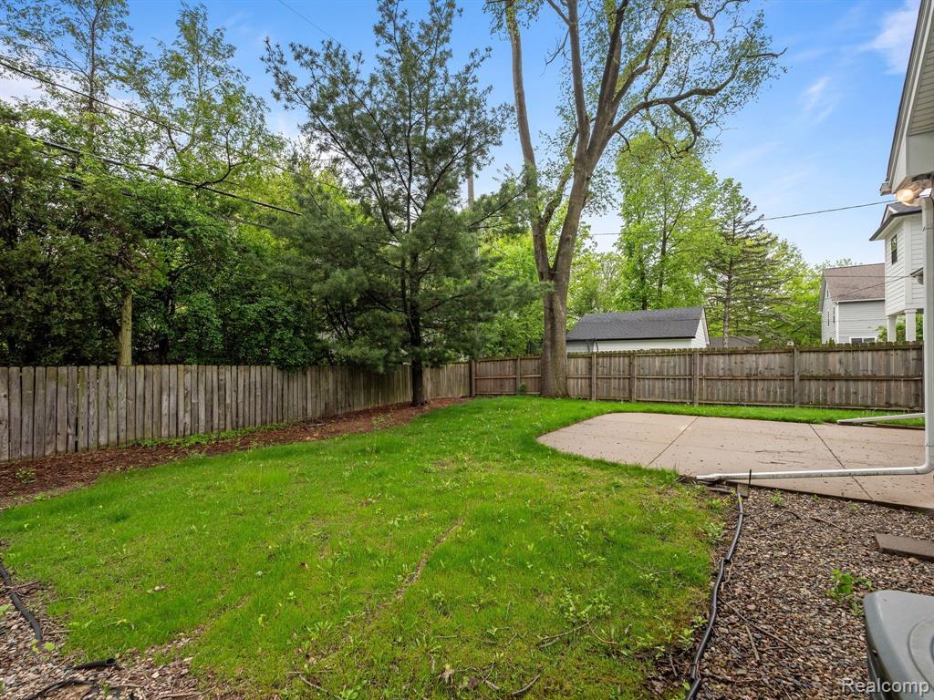 Building Photo - 1888 Webster St