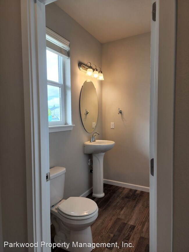 Building Photo - 4 br, 2.5 bath House - 15650 View Dr SE