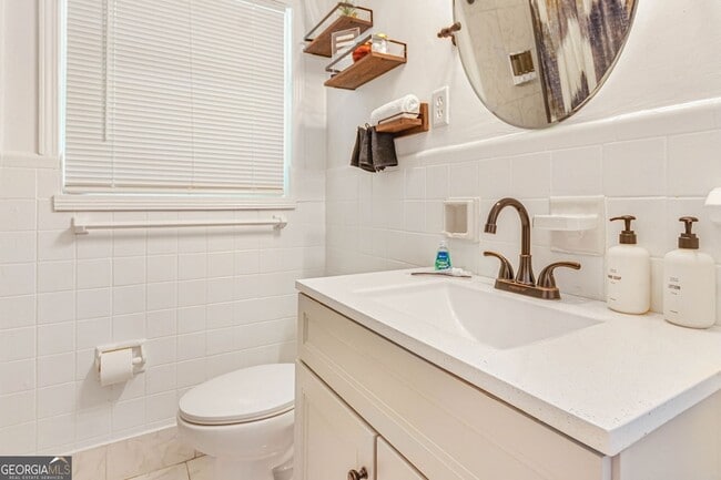 Building Photo - 2100 Cascade Rd