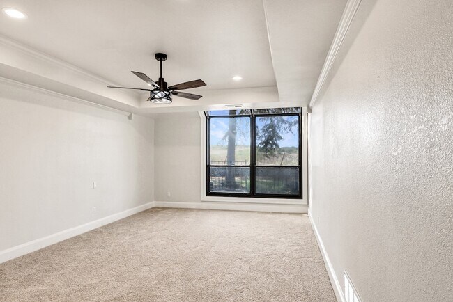 Building Photo - 2912 Bluffview Dr
