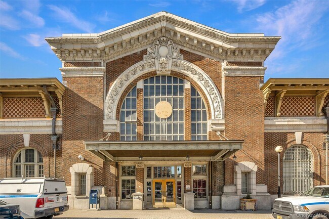 Building Photo - 351 N Broadway