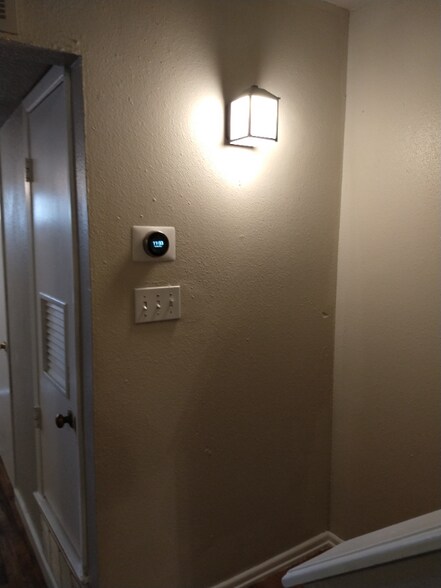 Building Photo - 911 Vance Jackson Rd