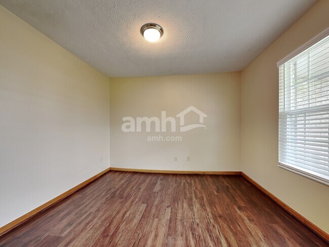 Building Photo - 6585 Taylor Trace Ln