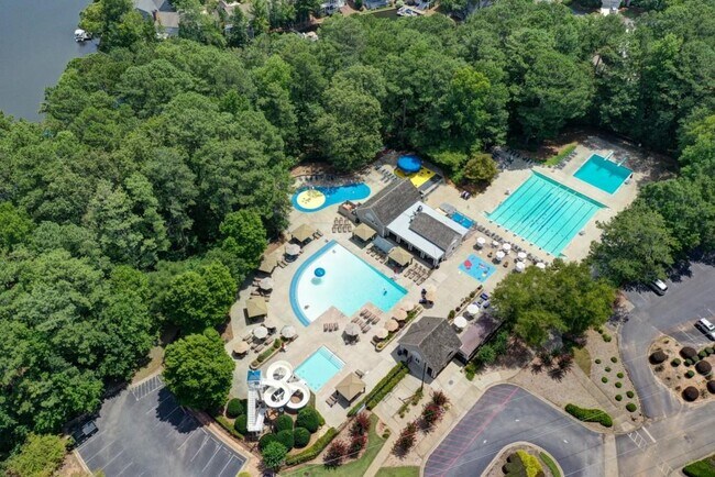 Building Photo - 110 Westchester Way