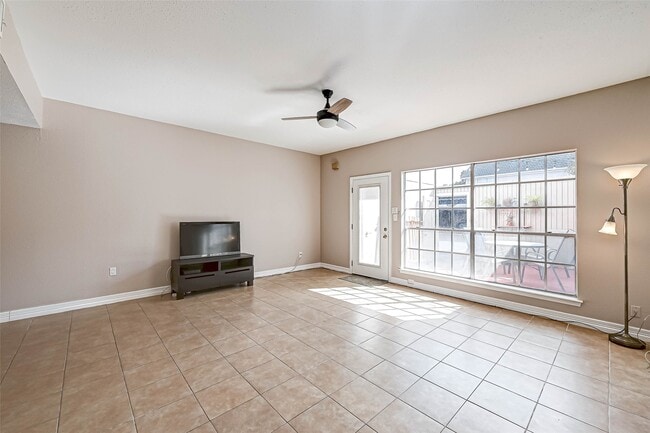 Building Photo - 2232 S Piney Point Rd