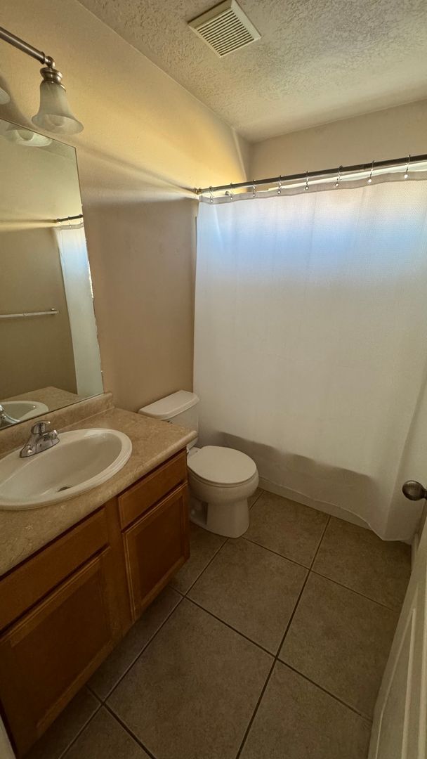 Building Photo - 3 bedroom 2.5 bath In Lehi!