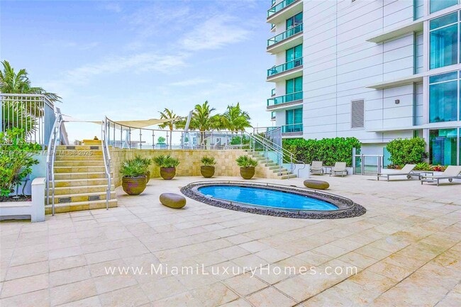 Building Photo - 900 Biscayne Blvd