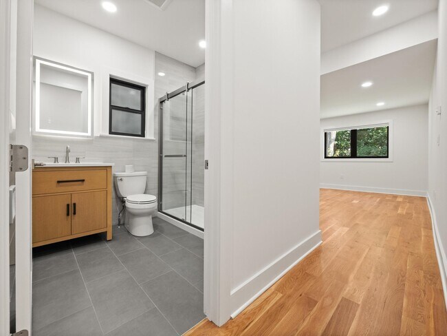 Building Photo - 858 W SIDE Ave