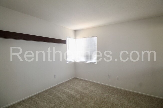 Building Photo - 9411 Questa Pointe