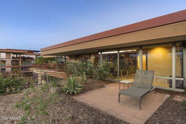 Building Photo - 7167 E Rancho Vista Dr