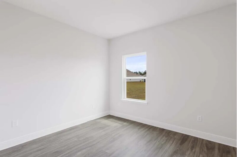 Building Photo - 10 Oak Tree Ln