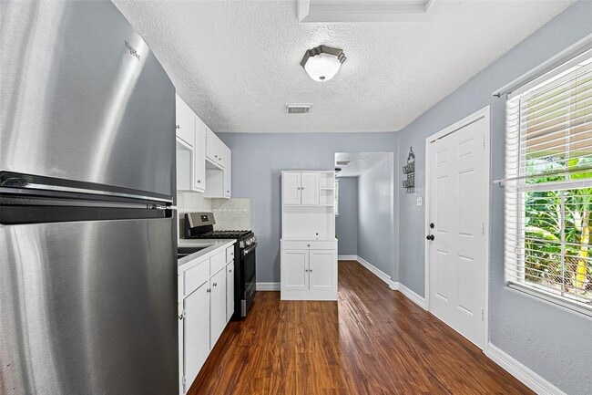 Building Photo - 5012 Ratama St