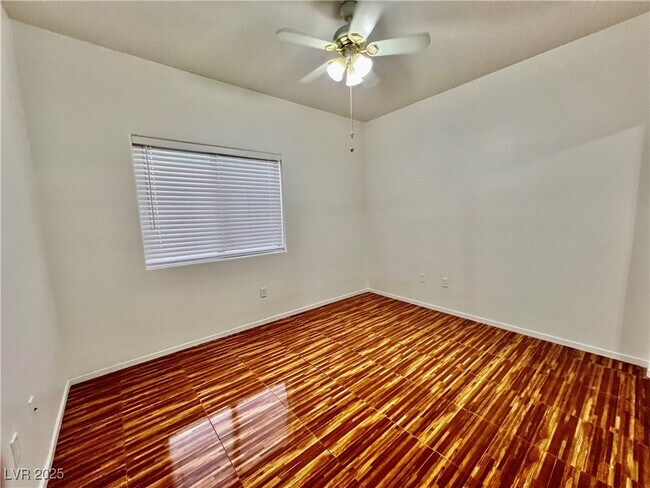 Building Photo - 5655 E Sahara Ave