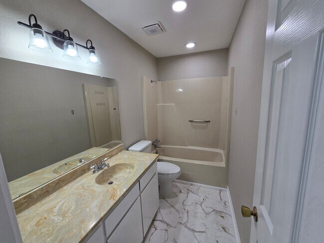 Building Photo - Charming Newly Remodeled Rental Home in a Quiet Neighborhood