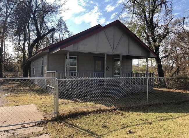 Building Photo - 2 Bed / 1 Bath Home for Rent – $1,000/mo + $1,000 Deposit
