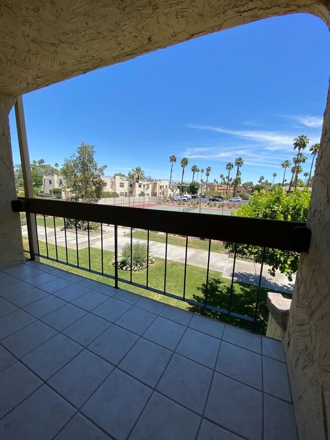 Building Photo - AVAILABLE NOW! LOVELY 1 Bed 2 Bath Condo i...