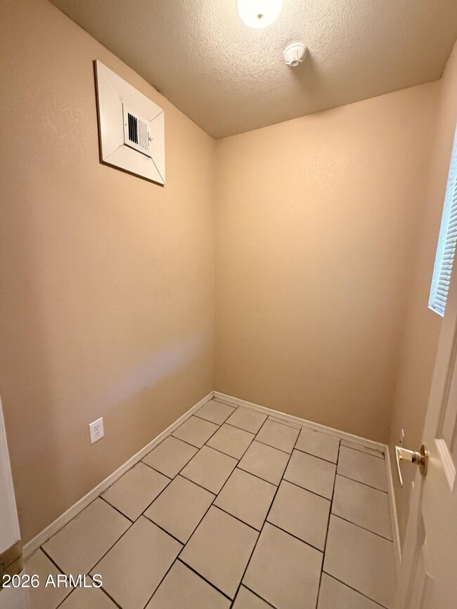 Building Photo - 18250 N Cave Creek Rd