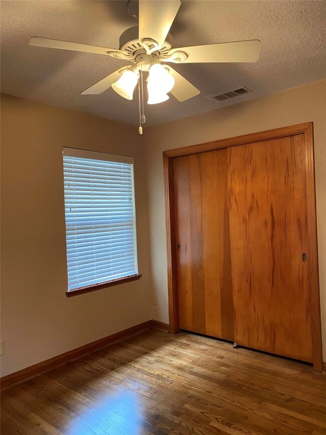 Building Photo - 2115 Gardenia Dr