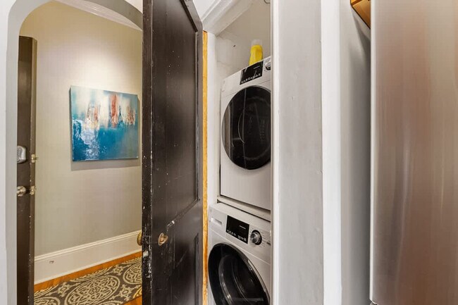 Building Photo - 500 Queens Rd