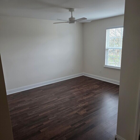 Building Photo - 466 Carriage House Ln