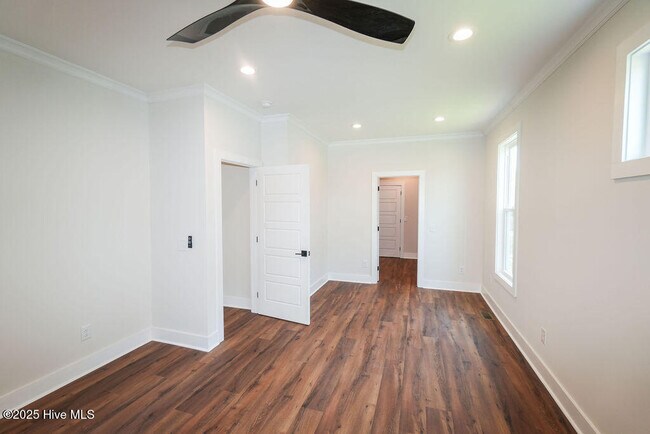 Building Photo - 476 Yadkin Rd