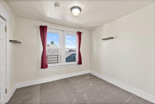 Building Photo - Spacious 3-Bed Tacoma Home w/ Office, A/C,...